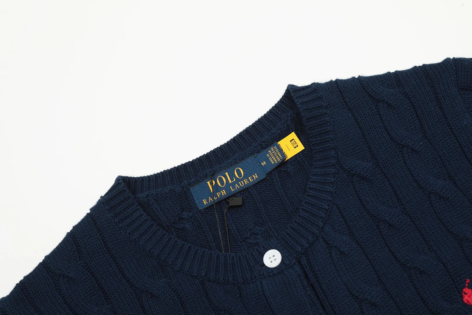 🅿️176 "Top quality" Style number: DS021# (not off the shelves all year round) [Ralph Lauren round neck cardigan solid color pony embroidered logo knitted short sleeves] ✅Ralph Lauren classic basic versatile all-season cardigan knitted short sleeves ✅Main supplier platform live broadcast Wholesale entities Replenish when out of stock Not off the shelves ✅ZP quality 1:1 version Scan the code to enter the GF website Counter quality ✅Details and quality are the only one in Guangzhou. Imported quality cotton yarn, focusing on high-end, cost-effective. Needless to say good quality. ✅The version is restored to the original order. The maximum size can be worn up to 160 pounds. Loose, comfortable and stress-free.